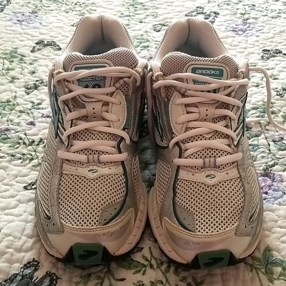 brooks addiction 10 womens shoes
